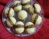 Foto del paso 5 de la receta: Alfajorcitos de coco y dulce de leche