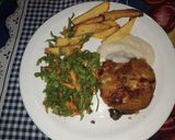 Foto del paso 5 de la receta: Milanesas de surubí gratinada con salsa blanca papas y ensalada