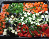 Foto del paso 4 de la receta: Dados de verduras horneados con salsa de finas hierbas