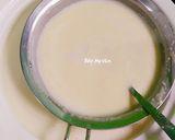 A picture of step 2 of Pandan and Mung Bean Steamed Layer Cake (Bánh Da Lợn).