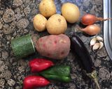 Foto del paso 1 de la receta Lomo de cerdo con patatas y verduras al horno🍆
