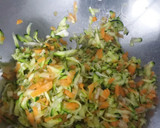 Foto del paso 4 de la receta: 🥧Pastel de calabacín 🥒y zanahorias 🥕 ralladas 🍅🧀