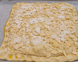 Foto del paso 5 de la receta: Torta de hojaldre con crema pastelera de chocolate y almendras