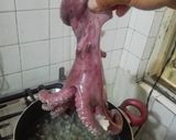 Foto del paso 3 de la receta: Pulpo bañado en salsa de JuanK y acompañado de tajadas de arracacha y  arroz marciano