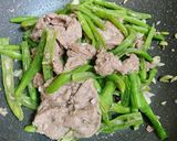 Hình bước làm 4 của món Thịt Bò Xào Đậu Ve