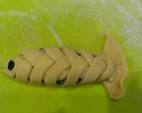 Hình bước làm 4 của món Bánh gối con cá