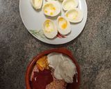 Foto del paso 1 de la receta: Ensalada con huevos rellenos light