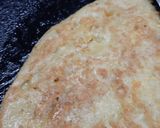 A picture of step 4 of Anday wali tawa cooked roti.