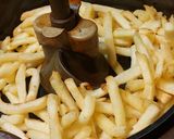 Foto del paso 2 de la receta: Papas fritas con queso crema casero y ciboulette 🤤🤤