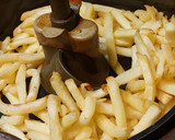 Foto del paso 2 de la receta: Papas fritas con queso crema casero y ciboulette 🤤🤤