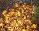 A picture of step 7 of Methi chicken.