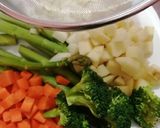 Foto del paso 18 de la receta: Medallones de res sellados con salsa holandesa y verduras al vapor