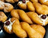Foto langkah ke 10 dari resep Kkwabaegi (Korean Twisted Doughnut).