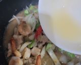 รูปขั้นตอนการทำที่ 5 ของ ผัดสะตอกะปิกุ้ง+ หมูสามชั้น