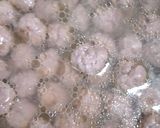 Foto langkah ke 2 dari resep Semur Bola Bola Daging Cincang.