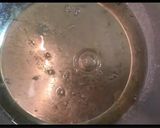 A picture of step 1 of 2 pond chocolate spong cake.