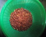 A picture of step 1 of Spicy peanut burger.
