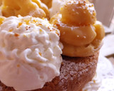 Foto del paso 17 de la receta: Tarta de nueces y nata con profiteroles cubiertos de toffee