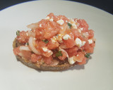 Foto del paso 3 de la receta: Bruschetta de sandía con queso feta y hierbabuena