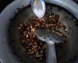A picture of step 4 of Methi matar pulao.