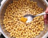 A picture of step 1 of White Matar Curry 😋 Matar chaat masala.