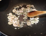 Foto del paso 4 de la receta: Espaguetis con Salmón y Gambas al Queso