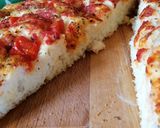 Foto del passaggio 4 della ricetta Focaccia con pomodorini e origano