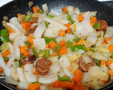 Foto del paso 4 de la receta: Calamares con chorizo picante y verduras