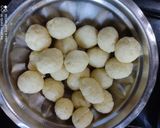 इन्स्टंट होममेड गुलाबजाम (instant homemade gulab jamun recipe in marathi) रेसिपी स्टेप 4 फोटो