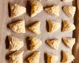 Nagyon könnyű gyors és finom sajtos háromszög recept fázis 6 fotója