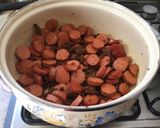 Foto del paso 2 de la receta: Salchichas con chorizo y papas