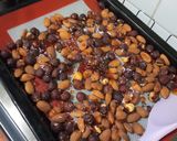 Foto langkah ke 3 dari resep Hazelnut and Almond Praline 50%.