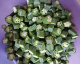 A picture of step 2 of Bhindi masala.