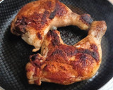 Foto del paso 1 de la receta: Cuarto de pollo asado en sartén