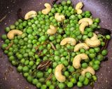 A picture of step 6 of Green Peas Pulao.