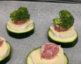 Foto del paso 3 de la receta: Mini pizza vegetal de calabacín