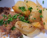 Lassan sült fokhagymás tarja vele sült körettel recept fázis 3 fotója