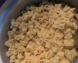 صورة لخطوة 1 من وصفة معكرونه بالجبن والقشطه