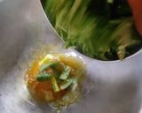 A picture of step 2 of Crispy bhindi capsicum.