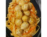 Foto langkah ke 3 dari resep Pasta Bakso Ayam Saos Tomat Enak & Simple.