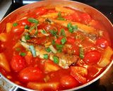 Hình bước làm 2 của món Cá hộp kho thơm