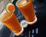 A picture of step 4 of Carrot and cucumber juice.