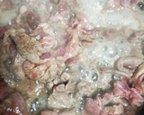 Foto del paso 1 de la receta: Papas con bistec en caldillo de jitomate