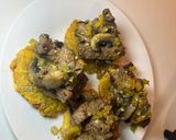 Foto del paso 1 de la receta: Tostones con Ny strip en vegetales salteados