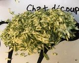 Une image de l'étape 1 de Salade de courgettes râpées aux sardines,oignon rouge et algues.