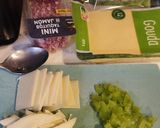 Foto del paso 1 de la receta: Pollo frito y patatas con queso