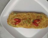 Foto langkah ke 4 dari resep Telur dadar gulung sayuran.