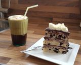 A picture of step 17 of Oreo and Chocolate Cake.