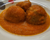 Foto del paso 6 de la receta: Albóndigas en salsa de tomate, pimientos tricolor y calabacín al orégano