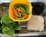 รูปขั้นตอนการทำที่ 1 ของ ก๋วยเตี๋ยวแห้งไก่